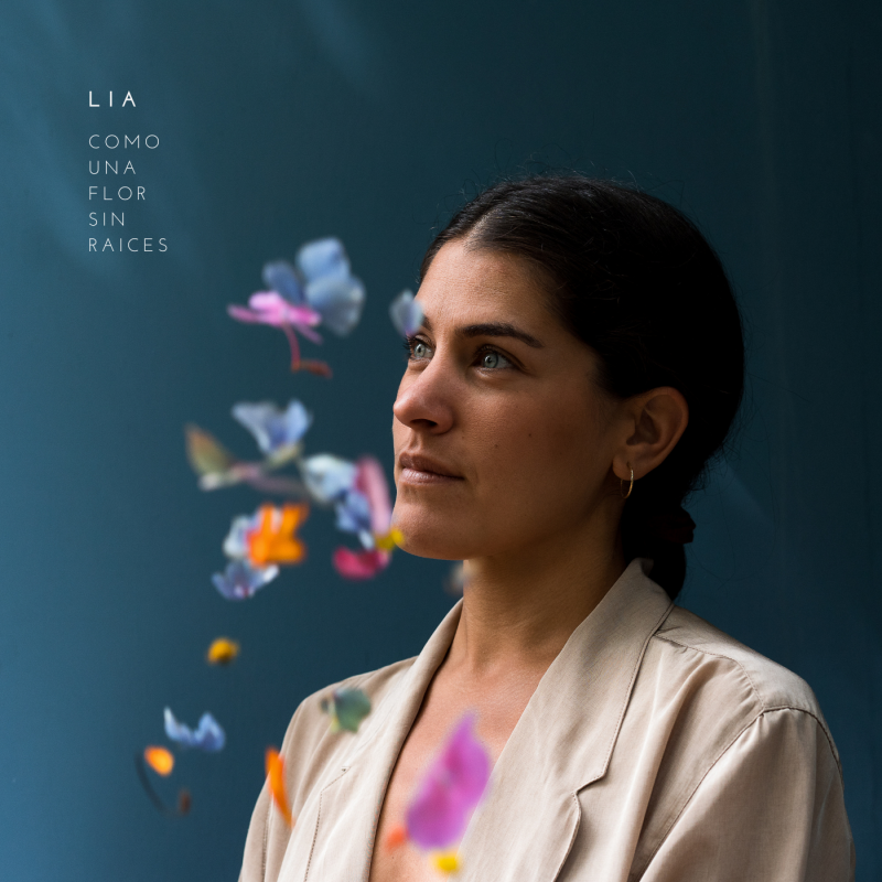 Pochette de : COMO UNA FLOR SIN RAICES - LIA NAVILIAT CUNCIC FEAT. PAUL HÉROUX, LUCAS HENRI, SANTIAGO GERVASONI (CD)