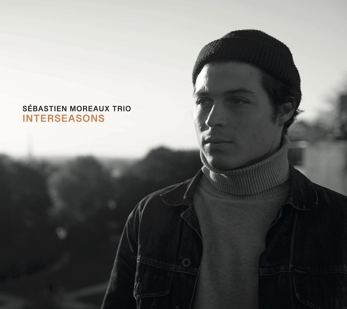 Pochette de : INTERSEASONS - SEBASTIEN MOREAUX TRIO (CD)