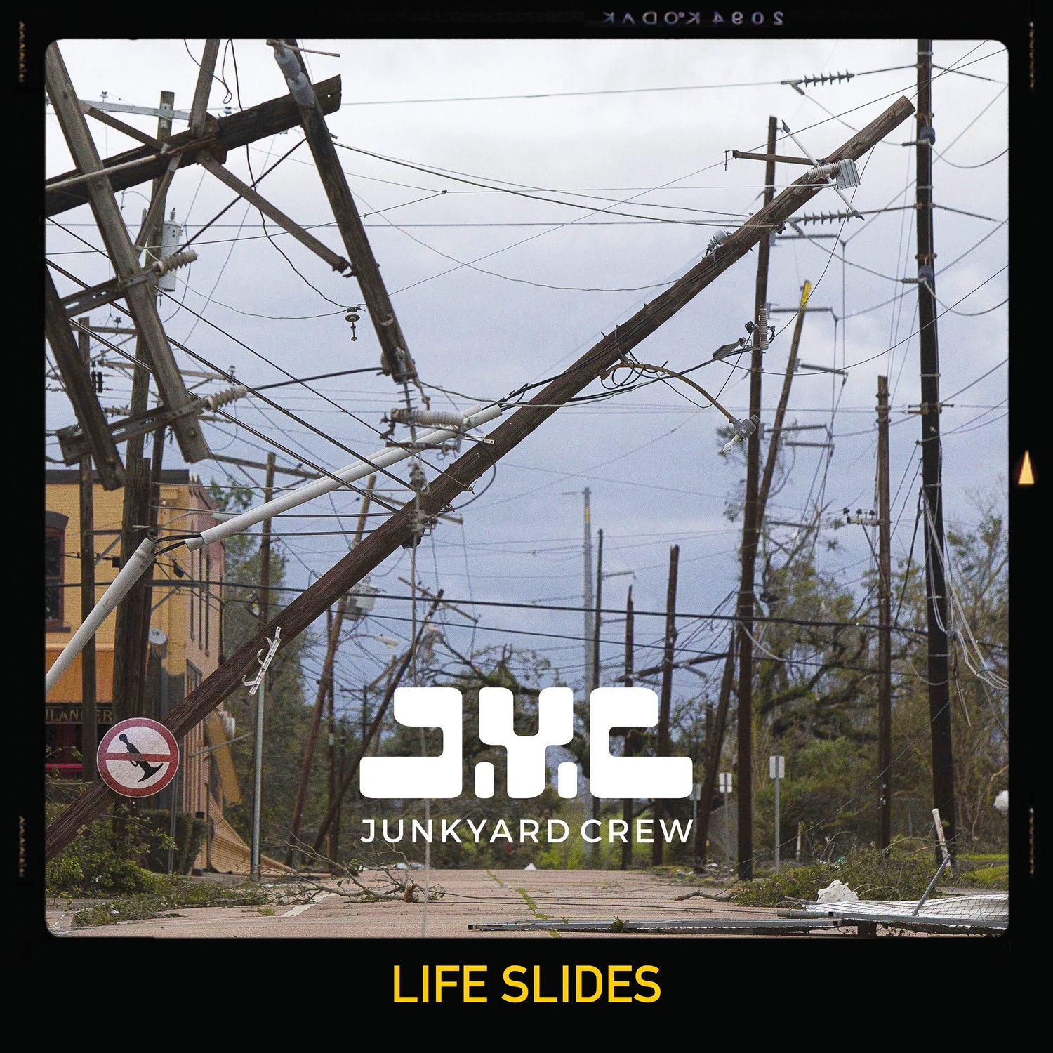 Pochette de : LIFE SLIDES - JUNKYARD CREW (33T)